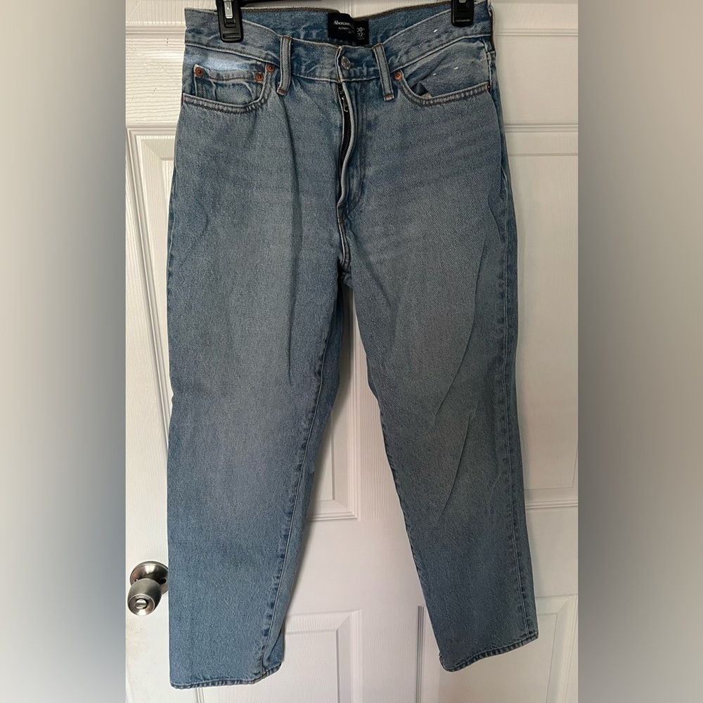 Abercrombie & Fitch Men's Relaxed Light Denim Jeans